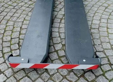 Vorschriftsmäßige Gabelzinkenabsicherung für einen Stapler
