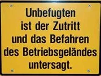 Das Schild als „Zusatz“ ist gut – alleine ist es nicht aus- reichend, um die Öffentlichkeit auszusperren.