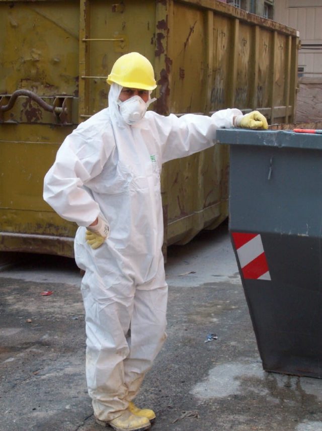 Schutzkleidung Baustelle - Ganzkörperanzug mit Maske für Arbeiten unter extremer Staubbelastung, z. B. Sanierungs- oder Abrissarbeiten Riga Mainz